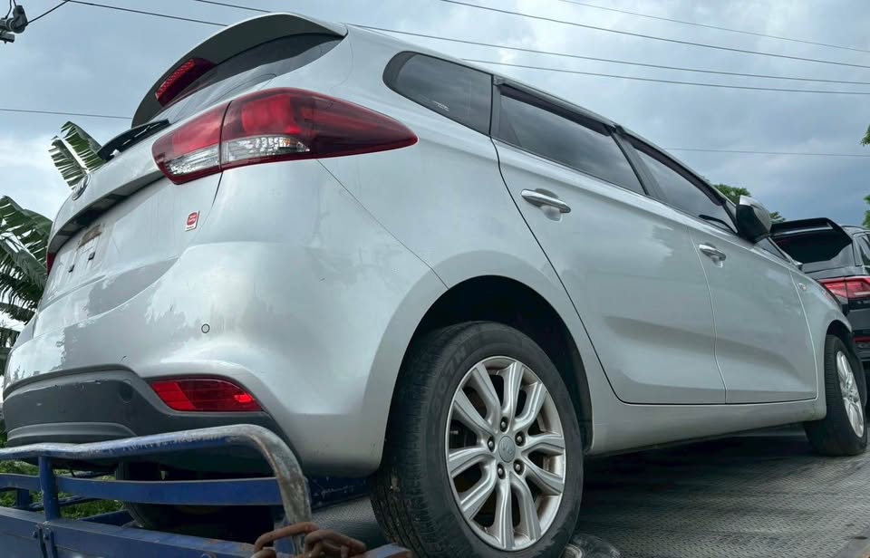 Kia Carens 第三代 整車拆賣 二手零件照片 - Orange Garage