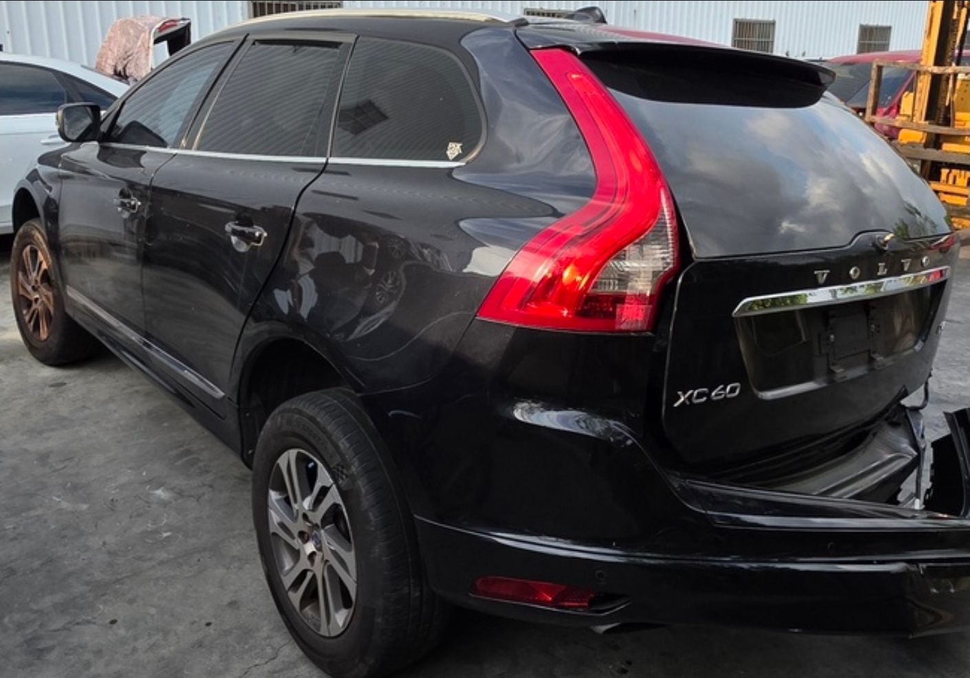 Volvo XC60 D4 整車拆賣 二手零件照片 - Orange Garage