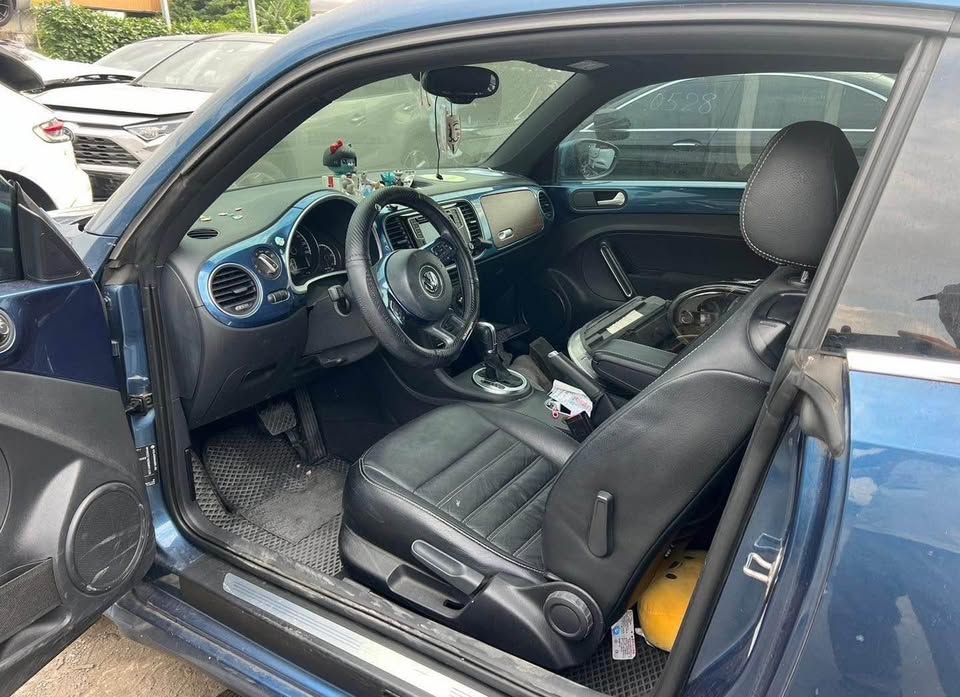 Volkswagen Beetle 2.5L 整車拆賣 二手零件照片 - Orange Garage