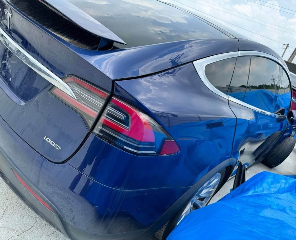 Tesla Model X 100D 整車拆賣 二手零件照片 - Orange Garage