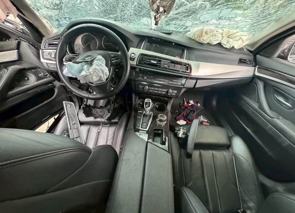BMW 5 Series 528i 整車拆賣 二手零件照片 - Orange Garage
