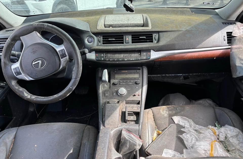 Lexus CT200h Hybrid 1.8 整車拆賣 二手零件照片 - Orange Garage