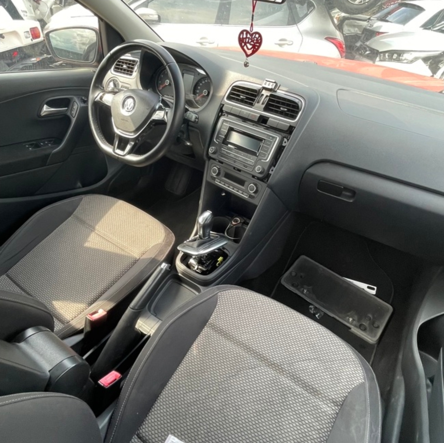 Volkswagen Polo 1.6 整車拆賣 二手零件照片 - Orange Garage