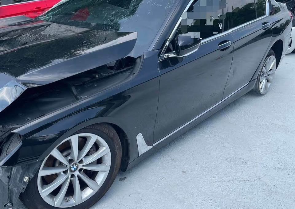 BMW 7 Series 730i 整車拆賣 二手零件照片 - Orange Garage