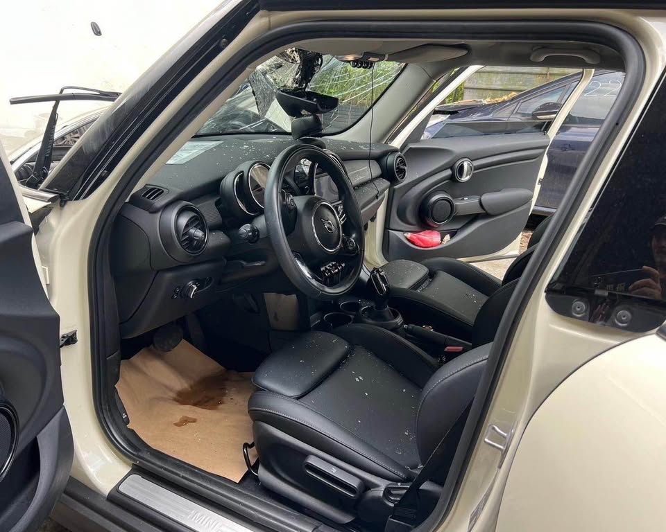 Mini Hatch 1.5 整車拆賣 二手零件照片 - Orange Garage