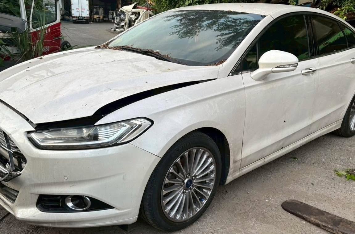 Ford Mondeo 2.0 EcoBoost 整車拆賣 二手零件照片 - Orange Garage