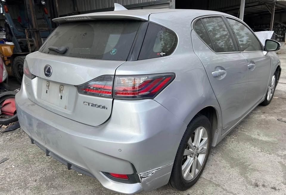 Lexus CT200h 1.8 整車拆賣 二手零件照片 - Orange Garage