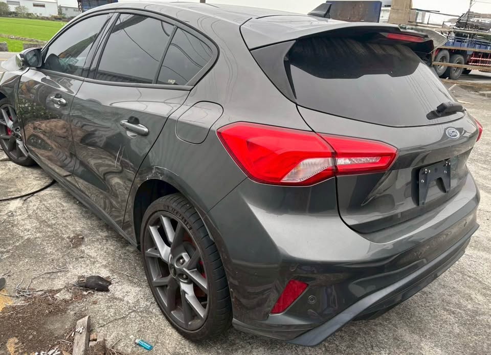 Ford Focus 2.3 ST 整車拆賣 二手零件照片 - Orange Garage