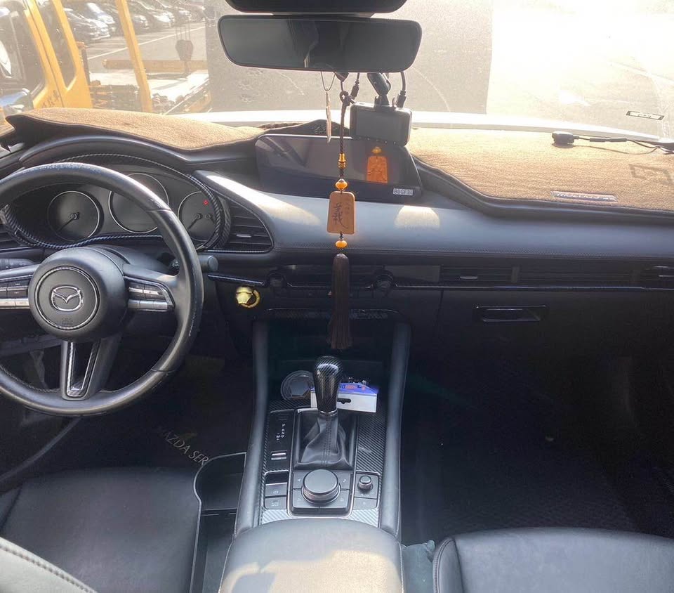 Mazda 3 2.0 整車拆賣 二手零件照片 - Orange Garage