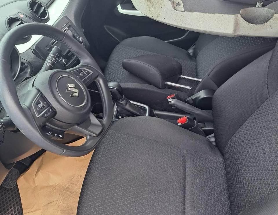 Suzuki Swift 1.0 整車拆賣 二手零件照片 - Orange Garage