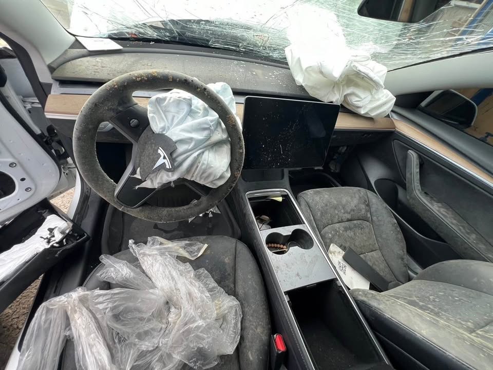 Tesla Model 3 RWD 整車拆賣 二手零件照片 - Orange Garage