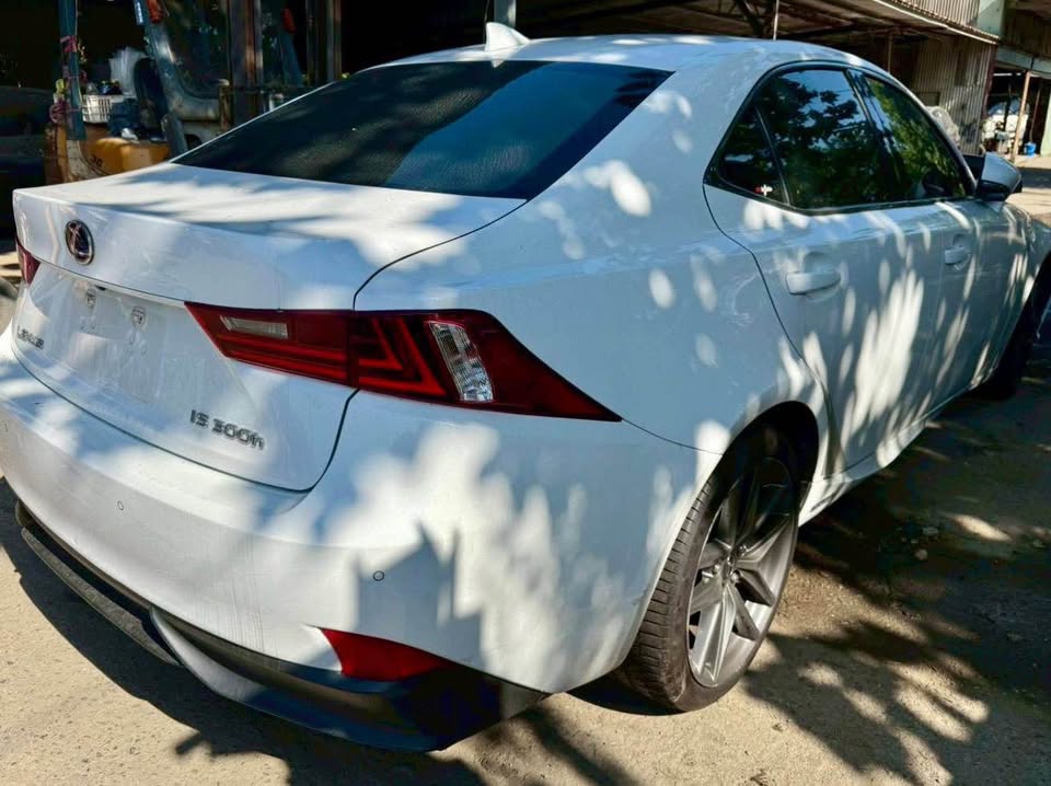 Lexus IS300h F SPORT 整車拆賣 二手零件照片 - Orange Garage
