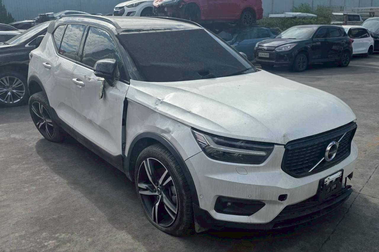 Volvo XC40 B5 整車拆賣 二手零件照片 - Orange Garage