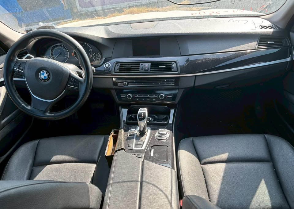 BMW 5 Series 528i 整車拆賣 二手零件照片 - Orange Garage