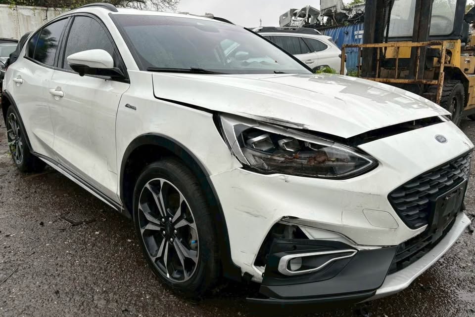Ford Focus 1.5 Active EcoBoost 整車拆賣 二手零件照片 - Orange Garage