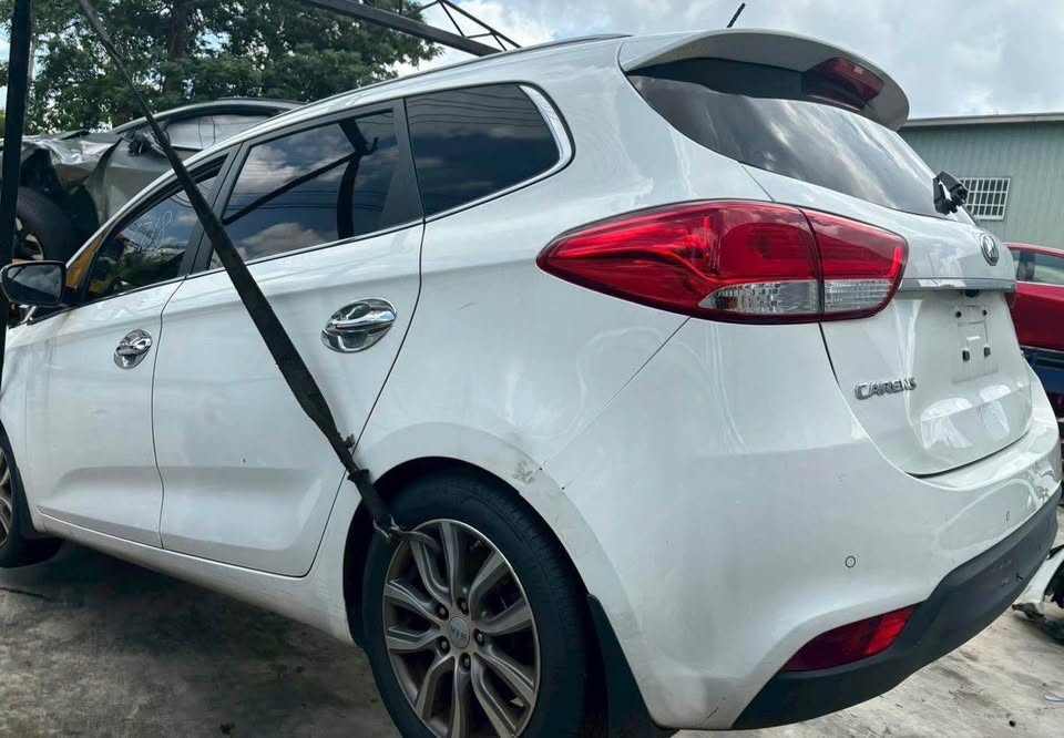 Kia Carens 第三代 整車拆賣 二手零件照片 - Orange Garage
