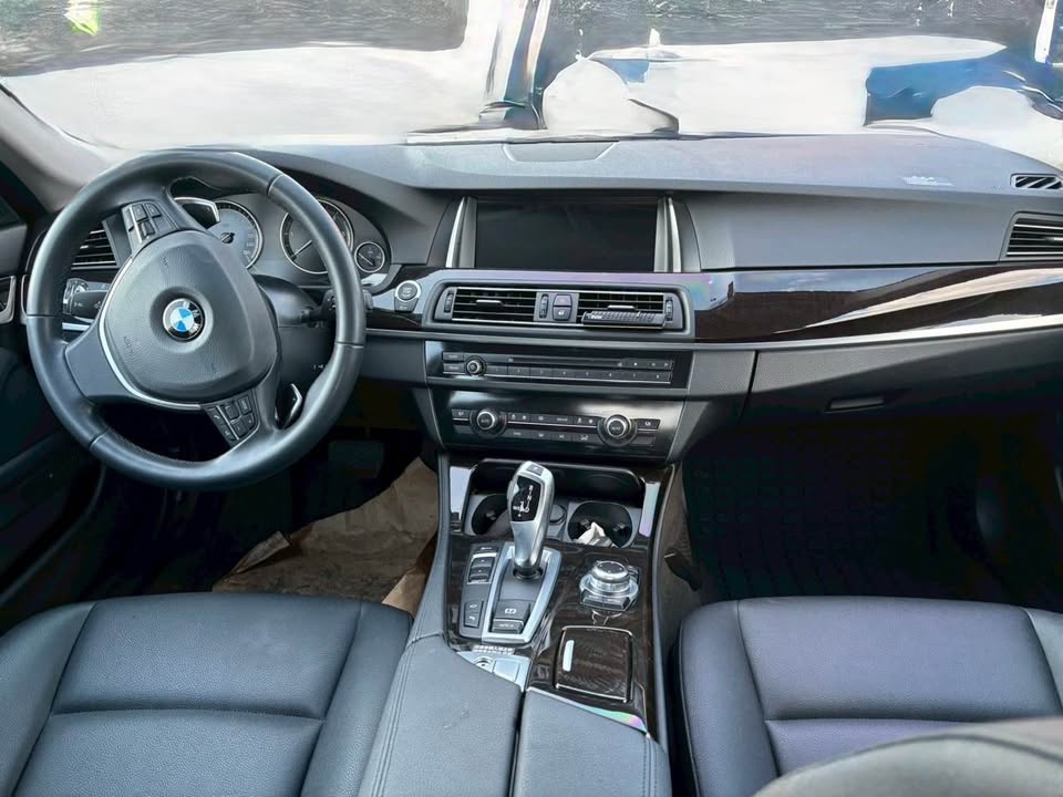 BMW 5 Series 520d 整車拆賣 二手零件照片 - Orange Garage