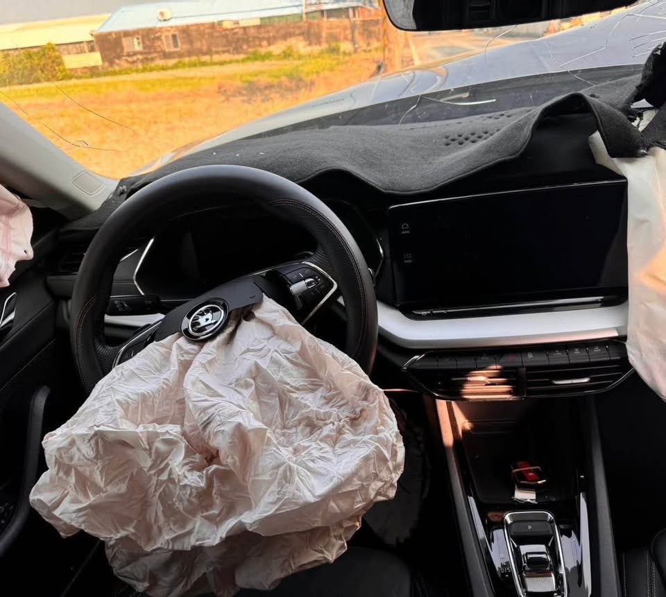 Škoda Octavia 1.5 e-TEC 整車拆賣 二手零件照片 - Orange Garage