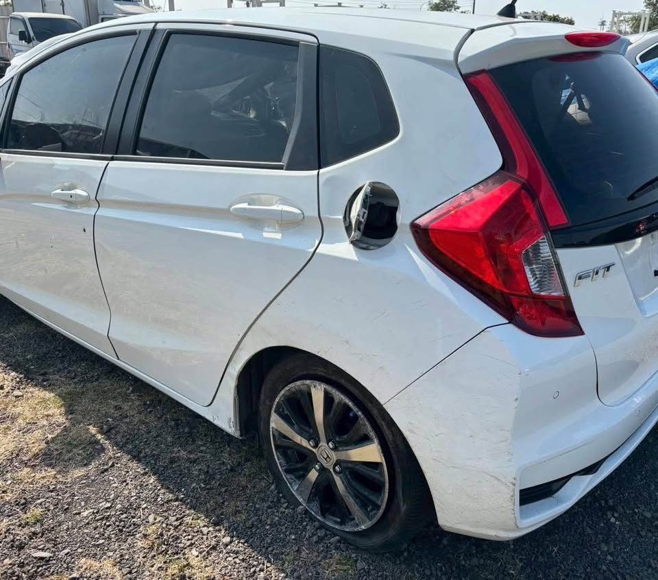 Honda Fit 1.5 整車拆賣 二手零件照片 - Orange Garage