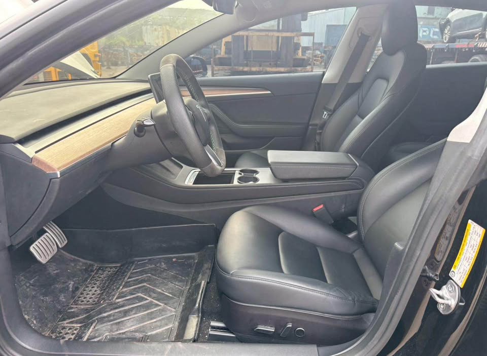 Tesla Model 3 Dual Motor 整車拆賣 二手零件照片 - Orange Garage