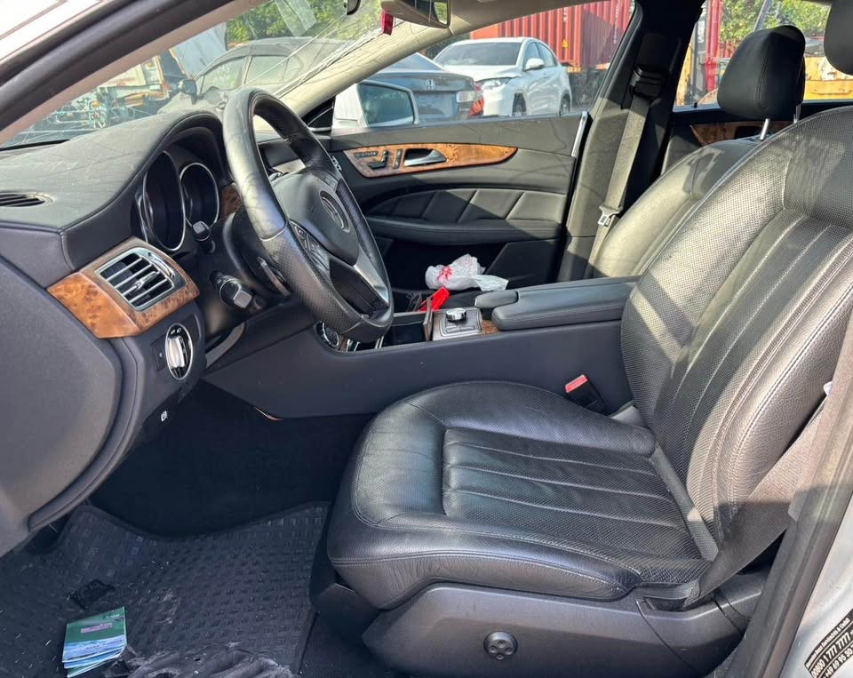 Mercedes-Benz CLS CLS 350 整車拆賣 二手零件照片 - Orange Garage