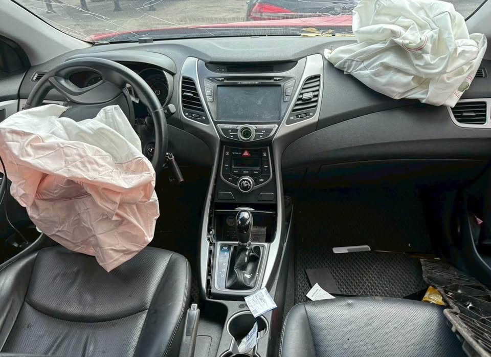 Hyundai Elantra Hyundai 1.8 整車拆賣 二手零件照片 - Orange Garage
