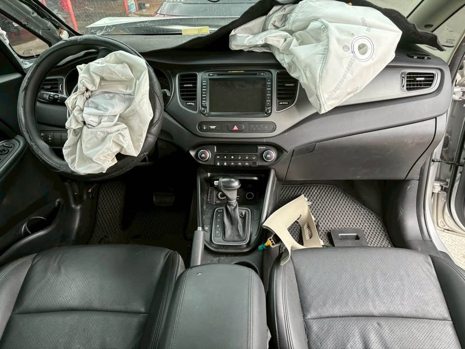 Kia Carens 第三代 整車拆賣 二手零件照片 - Orange Garage