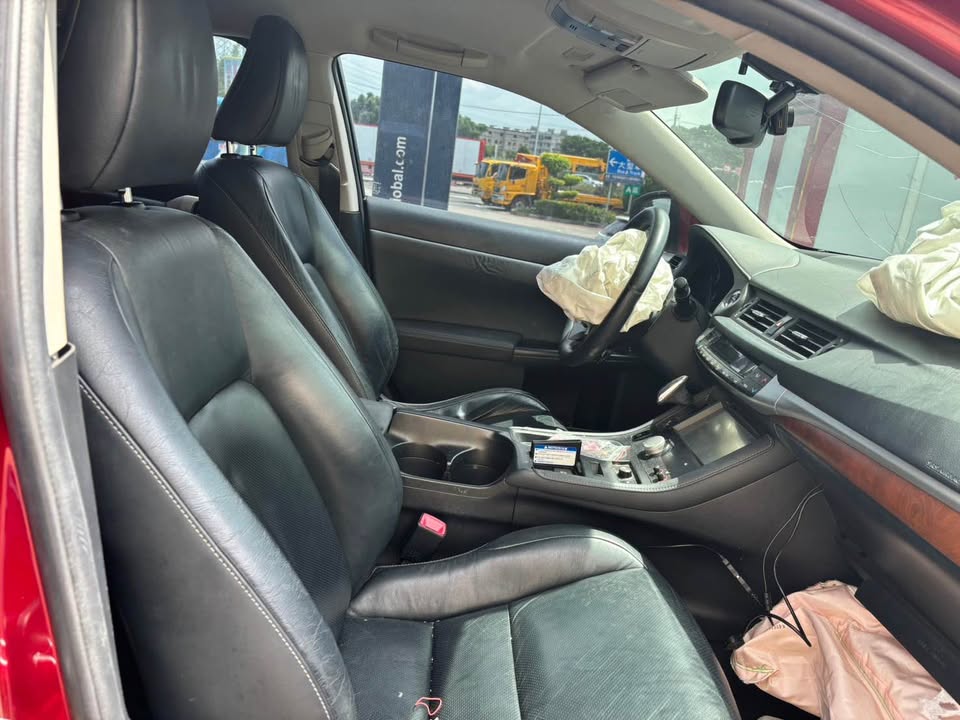 Lexus CT200h 1.8 整車拆賣 二手零件照片 - Orange Garage