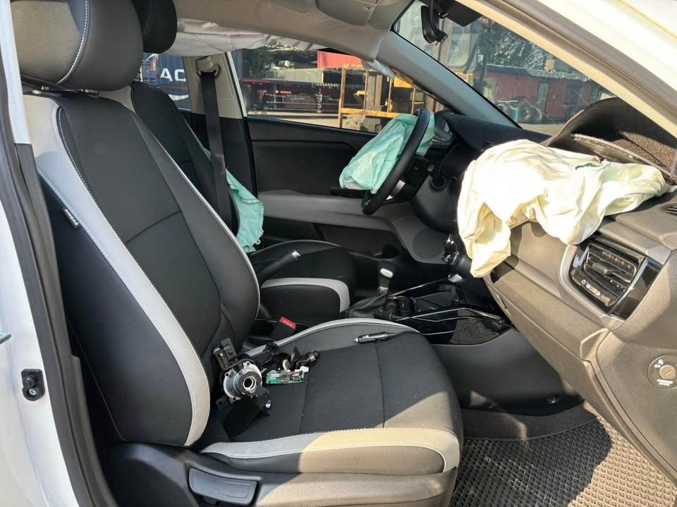Kia Stonic 1.4 整車拆賣 二手零件照片 - Orange Garage