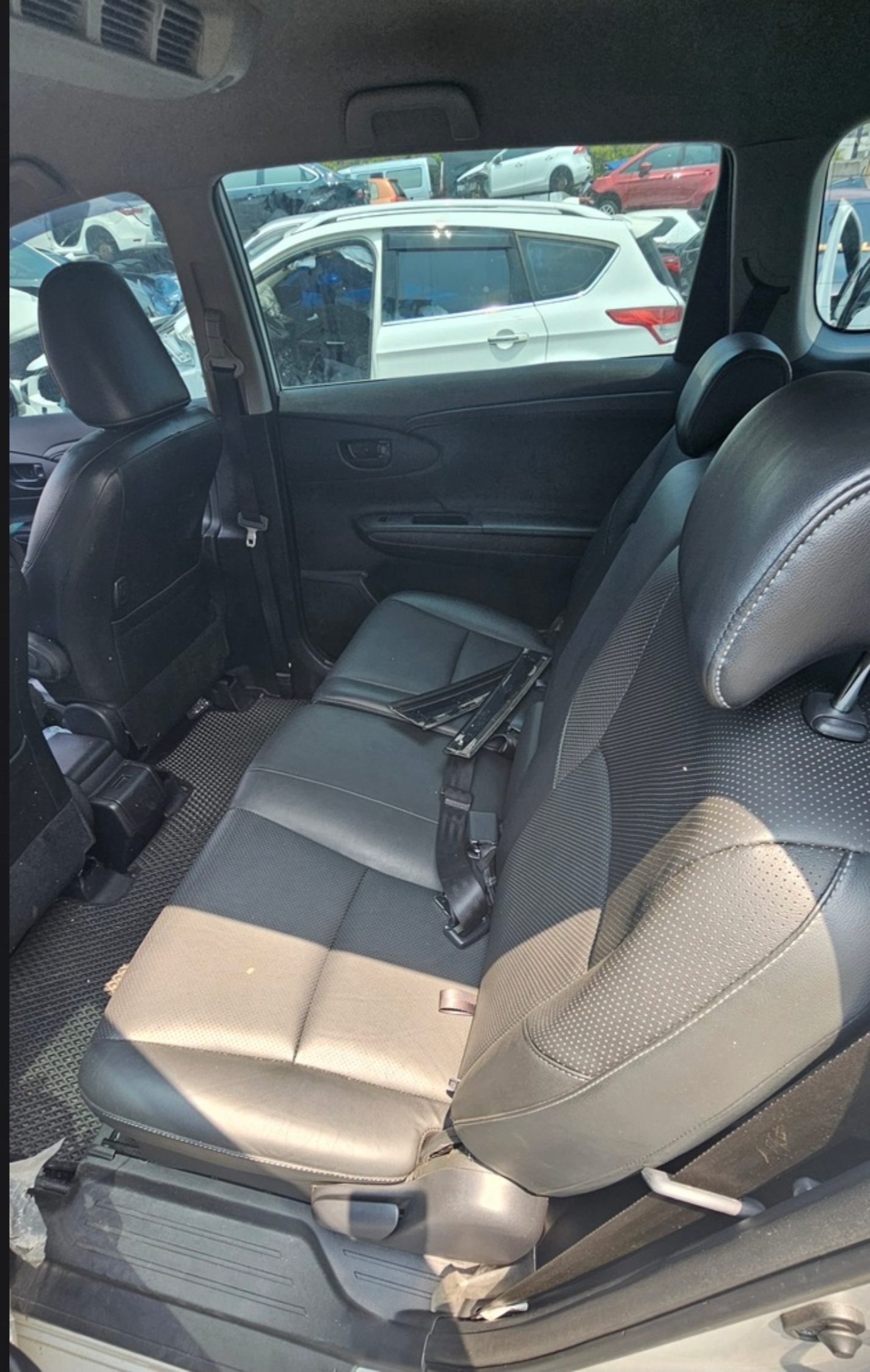 Toyota Wish 2.0 整車拆賣 二手零件照片 - Orange Garage