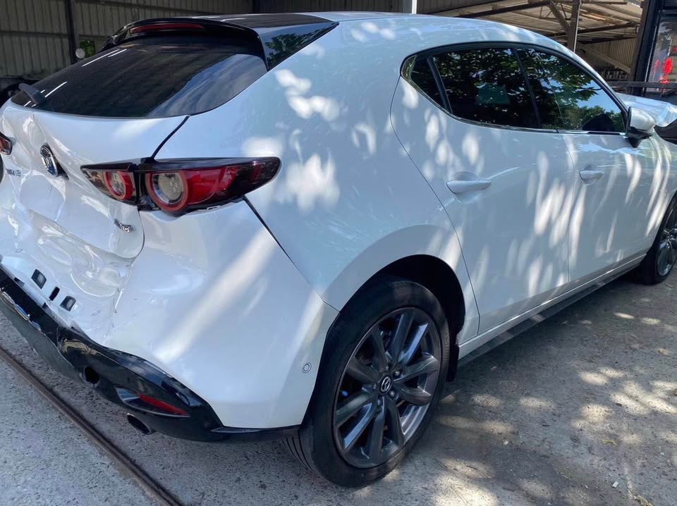 Mazda 3 2.5 SKYACTIV-G 整車拆賣 二手零件照片 - Orange Garage