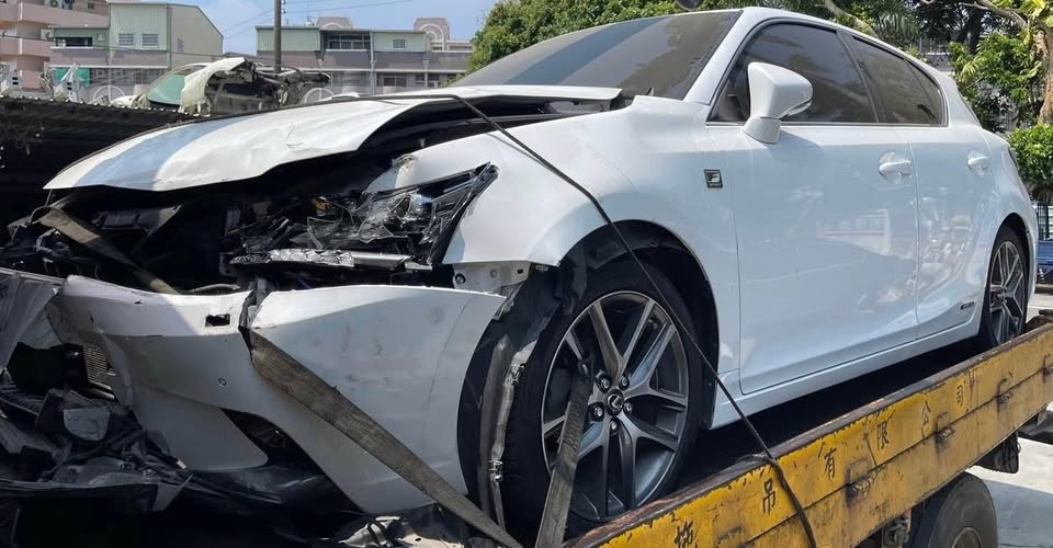Lexus CT200h 1.8 整車拆賣 二手零件照片 - Orange Garage