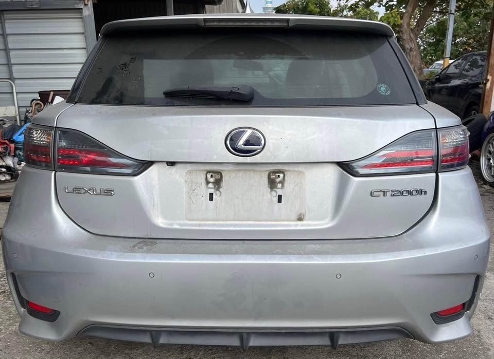 Lexus CT200h 1.8 整車拆賣 二手零件照片 - Orange Garage