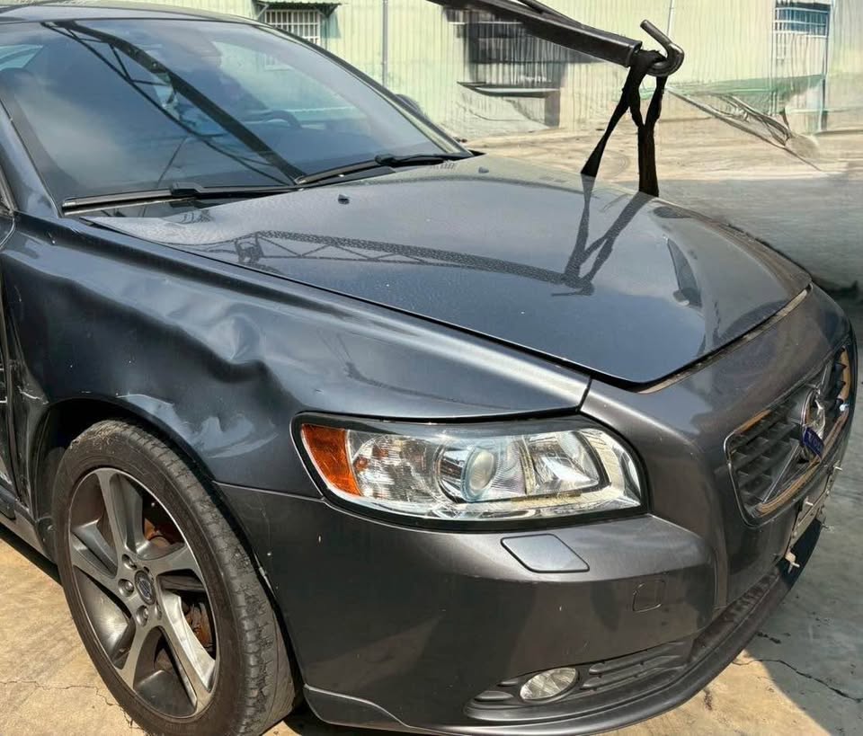 Volvo S40 2.0 整車拆賣 二手零件照片 - Orange Garage