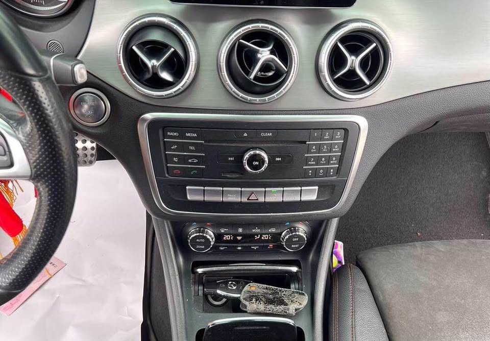 Mercedes-Benz CLA CLA 200 整車拆賣 二手零件照片 - Orange Garage