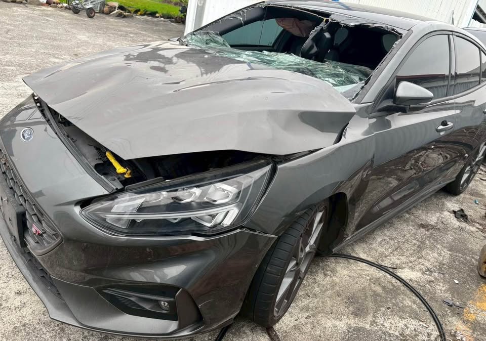 Ford Focus 2.3 ST 整車拆賣 二手零件照片 - Orange Garage