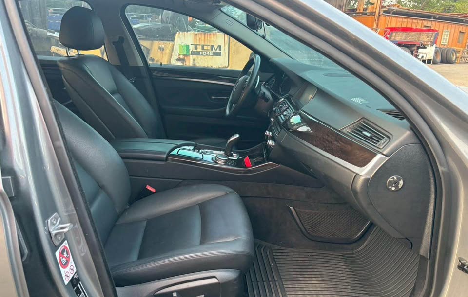 BMW 5 Series 528i 整車拆賣 二手零件照片 - Orange Garage