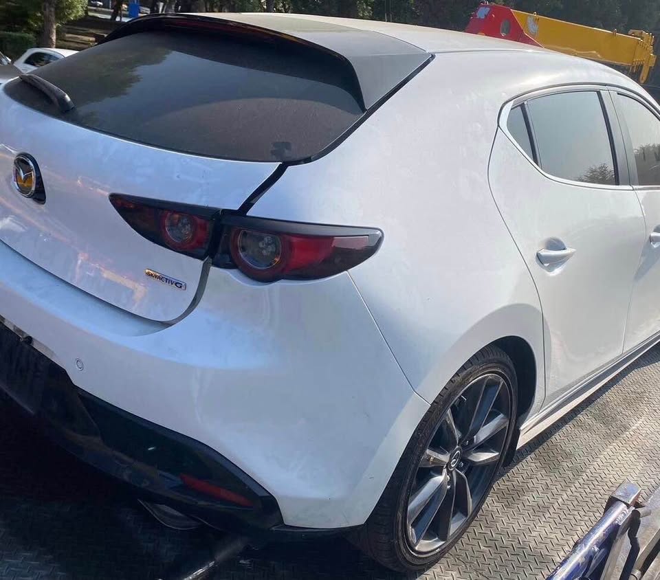 Mazda 3 2.0 整車拆賣 二手零件照片 - Orange Garage