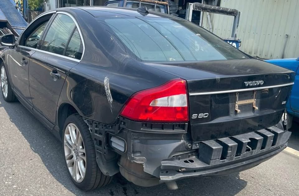 Volvo S80 D5 整車拆賣 二手零件照片 - Orange Garage
