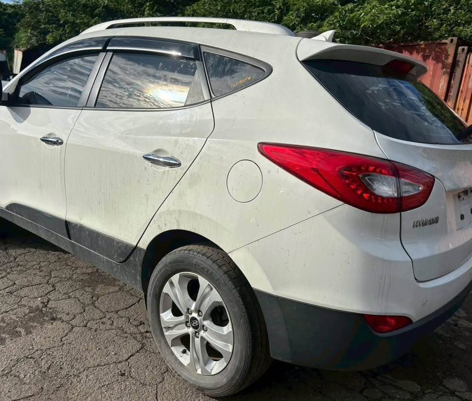 Hyundai IX35 2.0 整車拆賣 二手零件照片 - Orange Garage